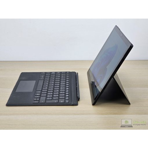 Microsoft Surface Pro 6 / Tablet laptop / i5-8350U / 8GB RAM / 256GB SSD / Érintőképernyős