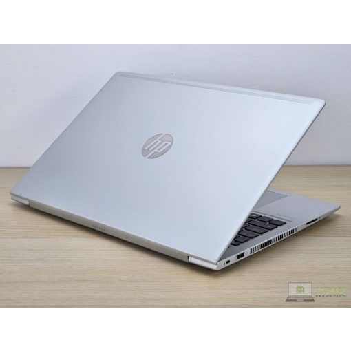 HP ProBook 450 G6 / i5-8265U / 8GB RAM / 256GB SSD