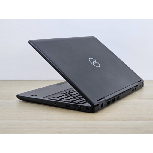 Dell Latitude 5580 Laptop / i7-7600U / 8GB RAM / 256GB SSD 