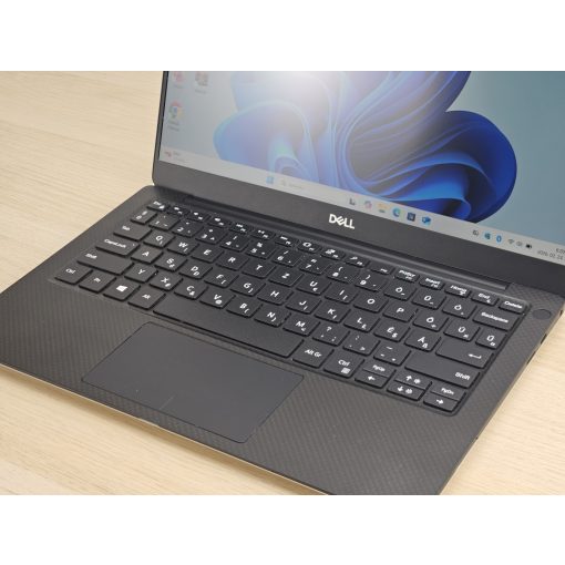 Dell XPS 13 7390 / i5-10210U / 8GB RAM / 256GB SSD / Magyar billentyűzet