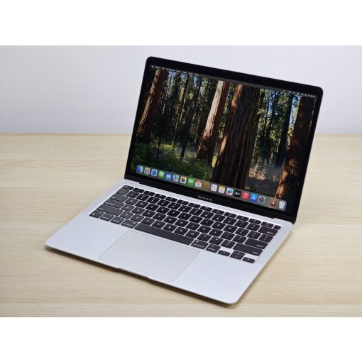 Apple MacBook Air 2020 / M1 / 8GB RAM / 256GB SSD