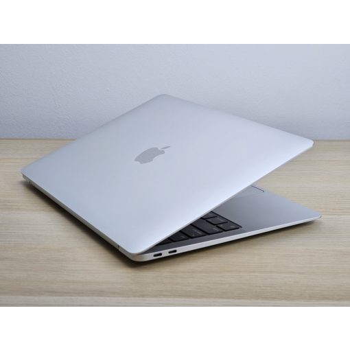 Apple MacBook Air 2020 – M1 chip, 8GB RAM, 256GB SSD
