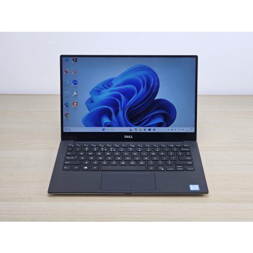 Dell XPS 13 9360 Laptop  / i7-7500U / 8GB RAM / 256GB SSD / Érintőképernyős