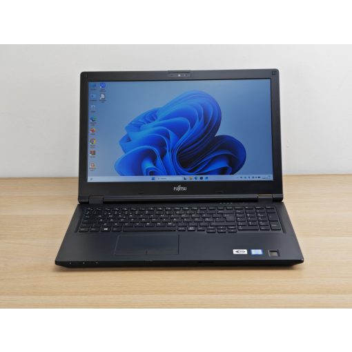 Fujitsu LifeBook E559 Laptop / i3-8145U / 8GB RAM / 256GB SSD