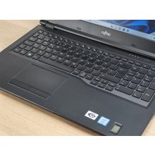 Fujitsu LifeBook E559 Laptop / i3-8145U / 8GB RAM / 256GB SSD