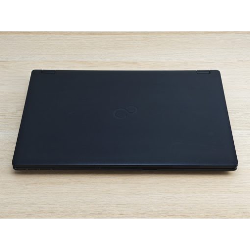 Fujitsu LifeBook E559 Laptop / i3-8145U / 8GB RAM / 256GB SSD