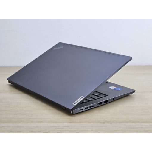 Lenovo ThinkPad T14s Gen 2, i7-1185G7, 16GB RAM, 256GB SSD, érintőképernyős, magyar billentyűzet