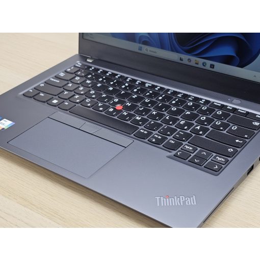 Lenovo ThinkPad T14s Gen 2, i7-1185G7, 16GB RAM, 256GB SSD, érintőképernyős, magyar billentyűzet