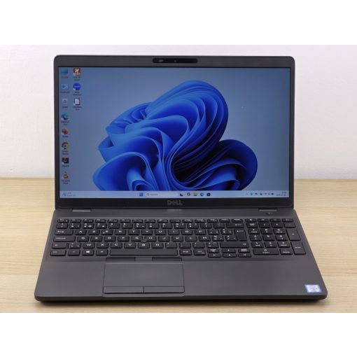 Használt Dell Latitude 5500 laptop, i5-8365U, 8GB RAM, 256GB SSD, felúított, garanciával