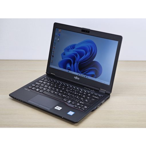 Használt Fujitsu LifeBook U727 laptop, i3-8250U, 8GB RAM, 256GB SSD, magyar billentyűzet