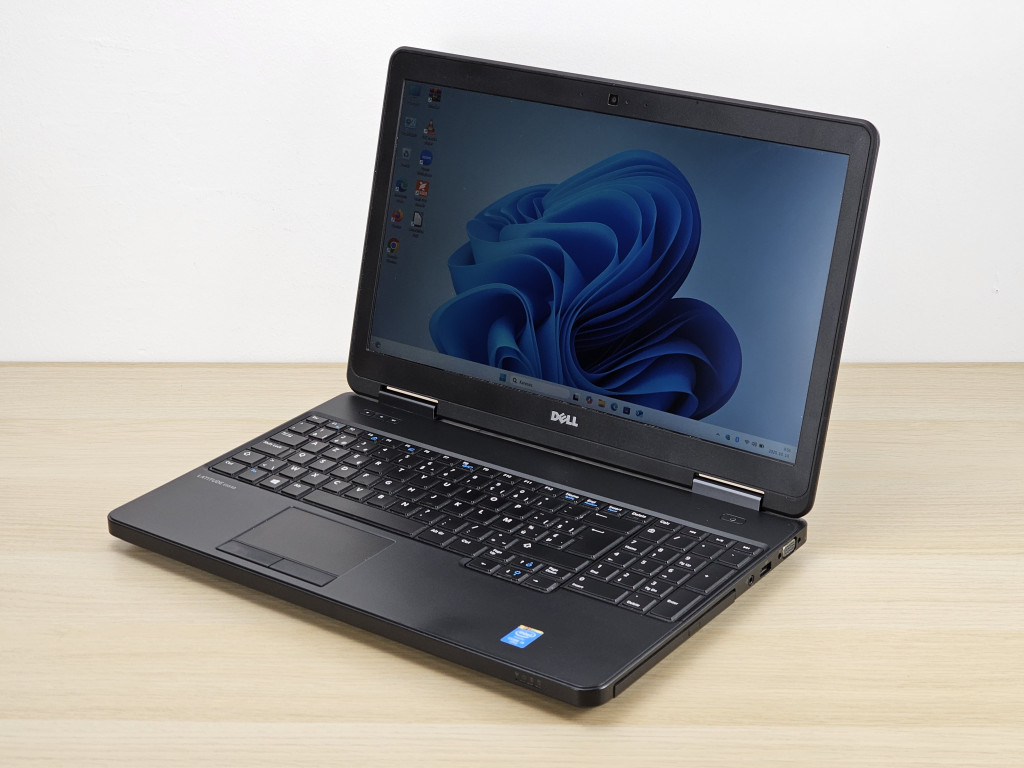 Dell Latitude E5540 + Nvidia / i5-4310U / 8GB RAM / 256GB SS