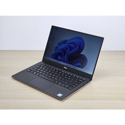 Dell XPS 13 9350 Laptop / i5-6200U / 4GB RAM / 128GB SSD