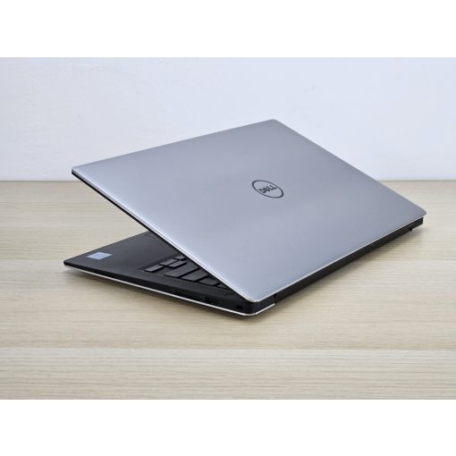 Dell XPS 13 9350 Laptop / i5-6200U / 4GB RAM / 128GB SSD