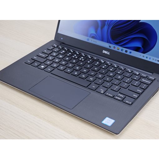 Dell XPS 13 9350 Laptop / i5-6200U / 4GB RAM / 128GB SSD