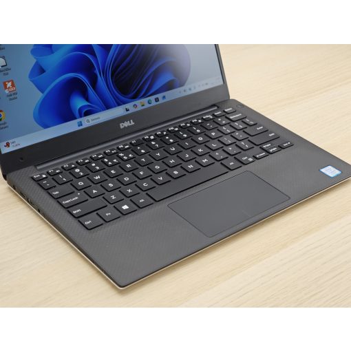 Dell XPS 13 9350 Laptop / i5-6200U / 4GB RAM / 128GB SSD
