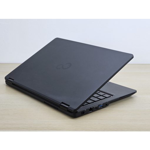 Használt Fujitsu LifeBook U727 laptop, i3-7100U, 16GB RAM, 256GB SSD