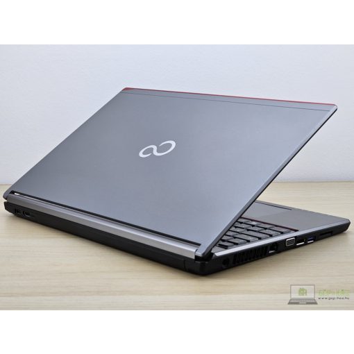 Fujitsu LifeBook E756 magyar billentyűzetes