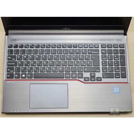 Fujitsu LifeBook E756 magyar billentyűzetes