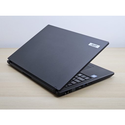 Acer TravelMate P / i5-8250U / 8GB RAM / 240GB SSD