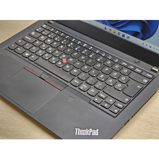 Lenovo ThinkPad T14 Gen 1 / i5-10310U / 16GB RAM / 256GB SSD / Magyar billentyűzet