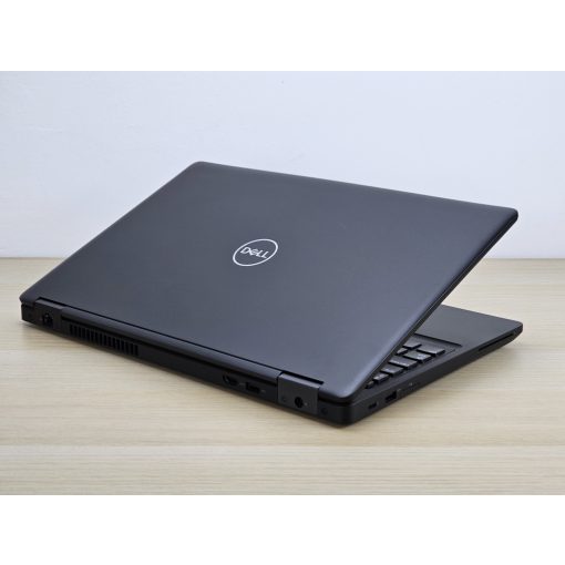 Dell Precision 3530 Laptop + Nvidia / Xeon E-2176M / 16GB RAM / 512GB SSD / Magyar billentyűzet