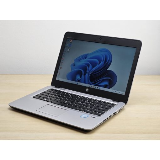 HP EliteBook 820 G3 /i7-6600U / 8GB RAM / 256GB SSD