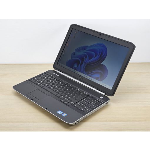 Dell Latitude laptop E5520/ ii3-2330M / 8GB RAM / 256GB SSD 