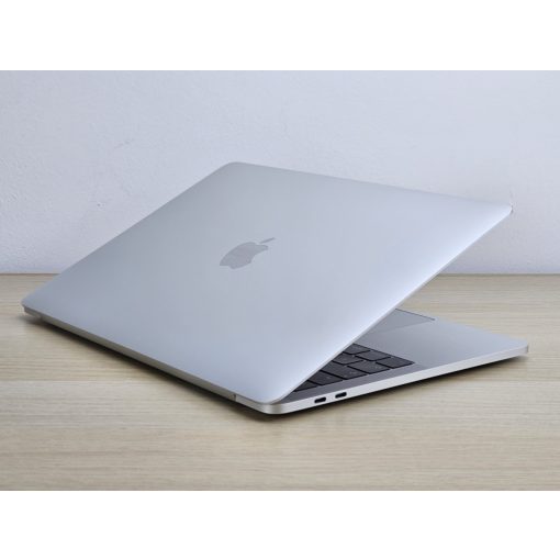 Apple MacBook Pro 13 A1706 (2016) / i7 / 16GB RAM / 256GB SSD / Magyar billentyűzet