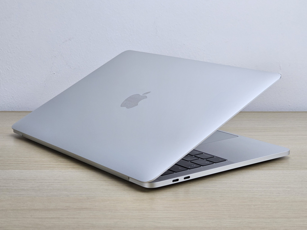 Apple MacBook Pro 13 A1706 (2016) i7 16GB RAM 256GB SSD – Ma