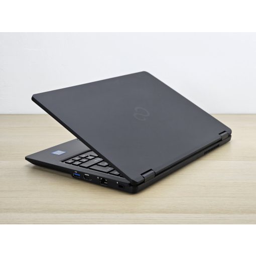 Használt Fujitsu LifeBook U729 laptop,  i5-8265u, 16GB RAM, 256GB SSD, magyar billentyűzet