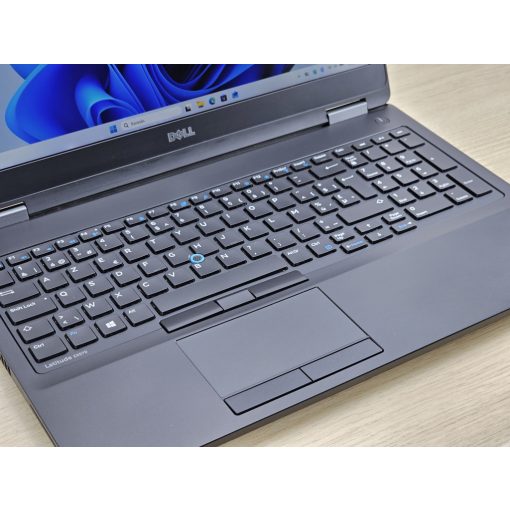 Dell Latitude Laptop E5570 + RADEON / i7-6600U / 8GB RAM / 128GB SSD