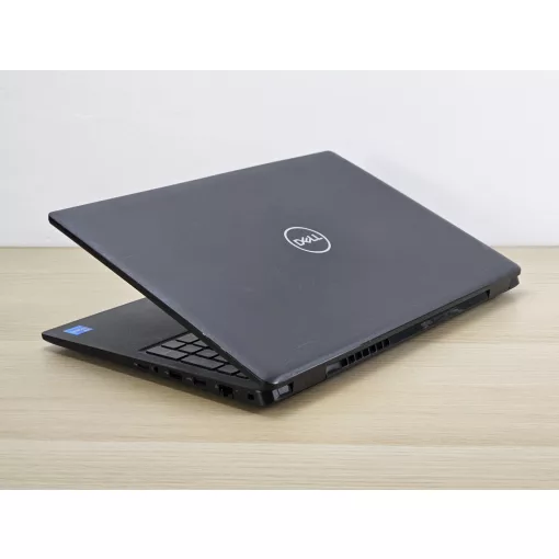 Dell Latitude 3520 Laptop + Iris XE GPU / i5-1135G7 / 8GB RAM / 256GB SSD