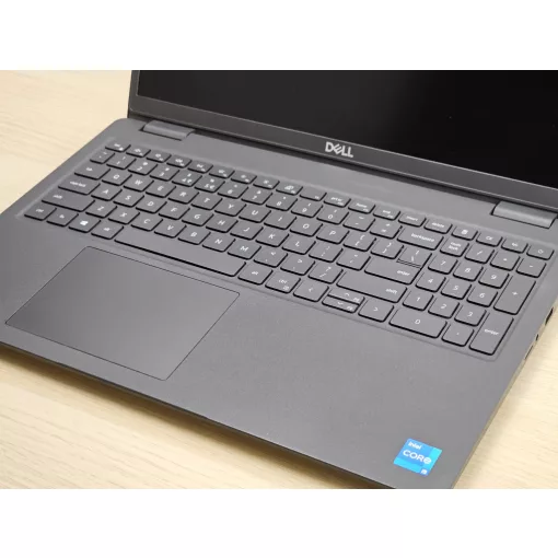 Dell Latitude 3520 Laptop + Iris XE GPU / i5-1135G7 / 8GB RAM / 256GB SSD