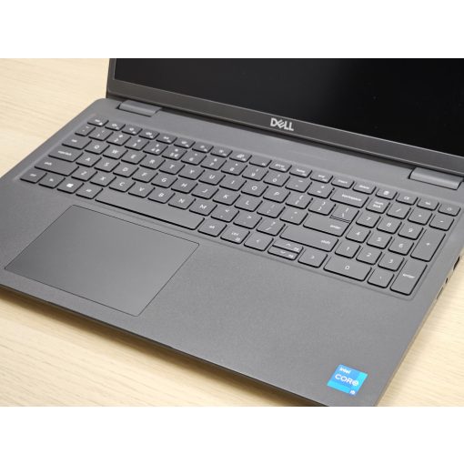 Dell Latitude 3520 Laptop + Iris XE GPU / i5-1135G7 / 8GB RAM / 256GB SSD