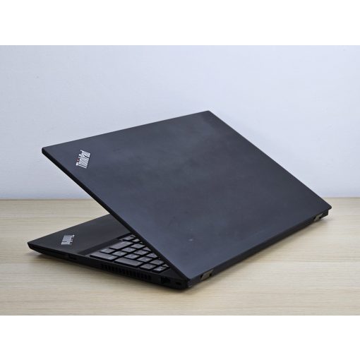 Lenovo ThinkPad P15s Gen 2 + Iris Xe + Nvidia T500 / i7-1165G7 / 16GB RAM / 512GB SSD / Magyar billentyűzet