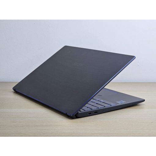 MSI Prestige 14 EVO MS-14C4 + Iris Xe / i7-1185G7 / 16GB RAM / 256GB SSD