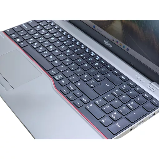 Fujitsu LifeBook U7511 Laptop + Iris XE/ i5-1135G7 / 16GB RAM / 512GB SSD / Magyar billentyűzet