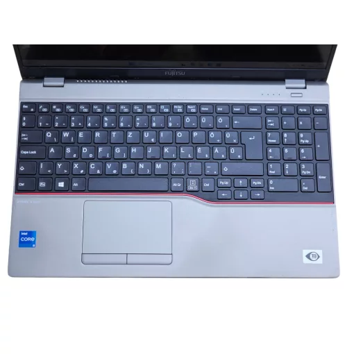 Fujitsu LifeBook U7511 Laptop + Iris XE/ i5-1135G7 / 16GB RAM / 512GB SSD / Magyar billentyűzet
