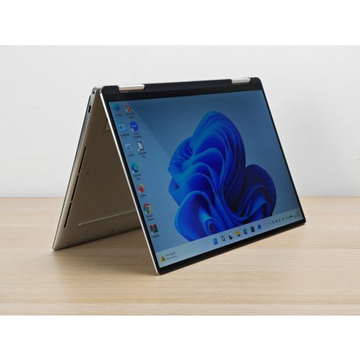 Dell XPS 13 9310 + Iris 2in1 Tablet laptop / i5-1135G7 / 8GB RAM / 256GB SSD / Érintőképernyős / Magyar billentyűzet