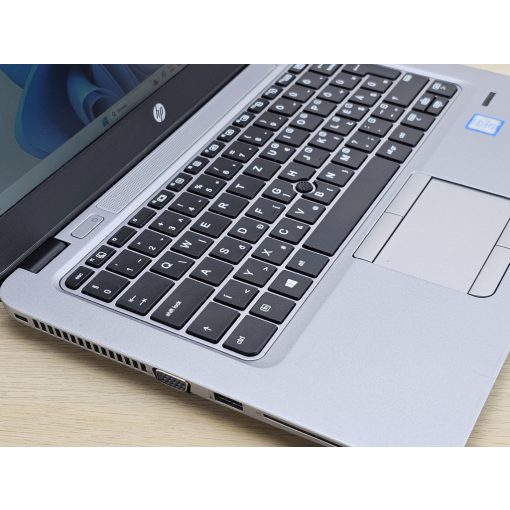 HP EliteBook 820 G4 Laptop / i5-7300U / 8GB RAM / 256GB SSD / Magyar billentyűzet