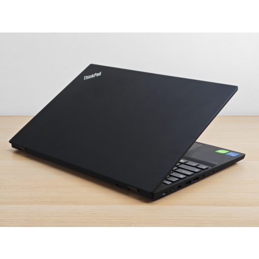 Lenovo ThinkPad P15s + Nvidia / i7-1165G7 / 32GB RAM / 512GB SSD / Magyar billentyűzet