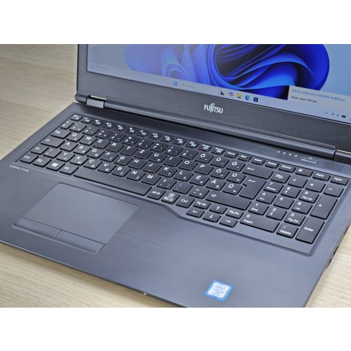 Fujitsu LifeBook U758 Laptop / i7-8350U / 8GB RAM / 256GB SSD / Magyar billentyűzet