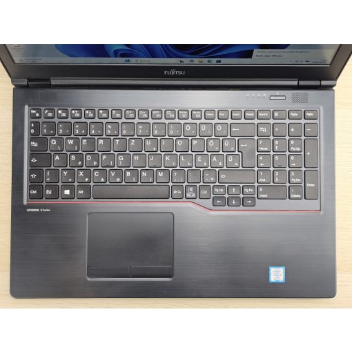 Fujitsu LifeBook U758 Laptop / i7-8350U / 8GB RAM / 256GB SSD / Magyar billentyűzet