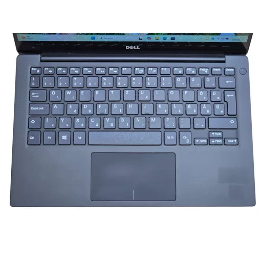 Dell XPS 13 9350 3K Laptop + Iris (R) / i7-6560U / 8GB RAM / 256GB SSD / Érintőképernyős / Magyar billentyűzet 