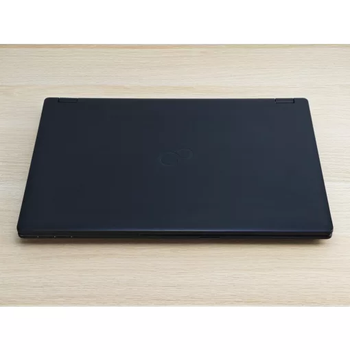 Fujitsu LifeBook E559 Laptop / i3-8145U / 8GB RAM / 256GB SSD