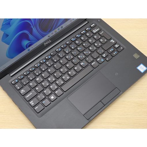 Dell Latitude 7390 Laptop / i7-8650U / 16GB RAM / 512GB SSD / Magyar billentyűzet