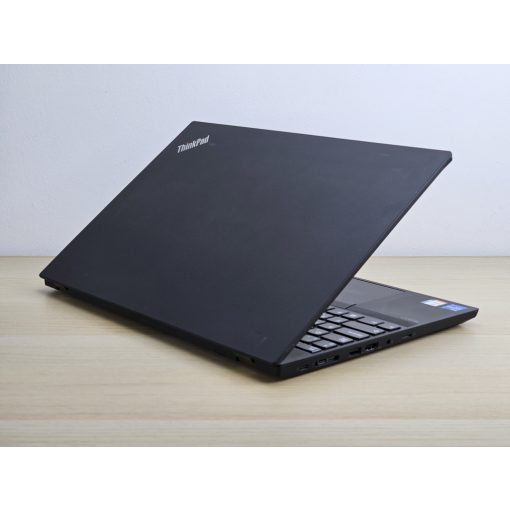 Lenovo ThinkPad T15 Gen 2 + Iris Xe Laptop / i7-1185G7 / 16GB RAM / 512GB SSD / Magyar billentyűzet