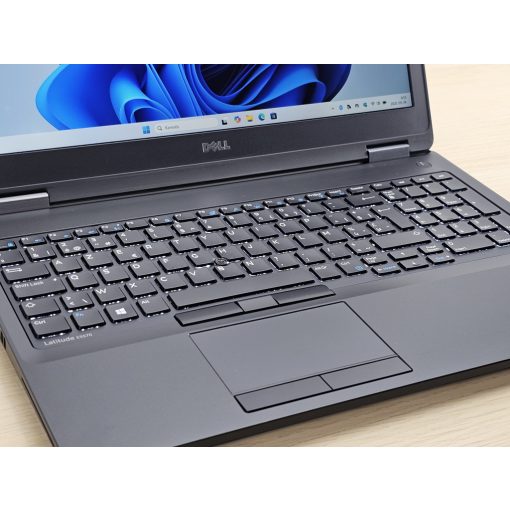 Dell Latitude E5570 használt laptop i5-6300U processzorral, 8GB RAM-mal és 256B SSD-vel