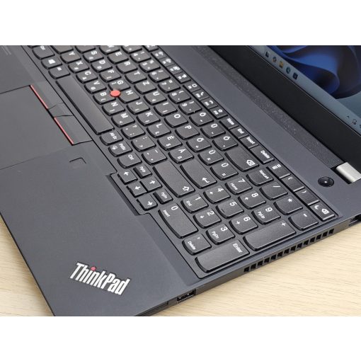 Lenovo ThinkPad T15 Gen 1 / i7-10610U / 16GB RAM / 512B SSD / Magyar billentyűzet