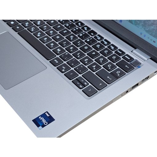Dell Latitude 5330 Laptop + Iris / i7-1265U / 32GB RAM / 512GB SSD / Érintőképernyős / Magyar billentyűzet